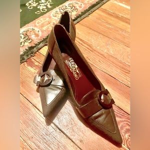 Salvatore Ferragamo size 7.5, brown herringbone, kitten heel pumps